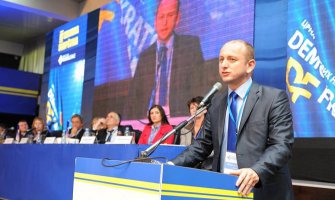 Knežević osniva Demokratsku narodnu partiju