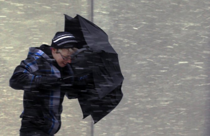 Crveni meteo alarm u Hrvatskoj: Prijete orkanski vjetar, kiša i snijeg..