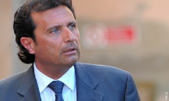  Kapetan Konkordije kruzer primakao obali da impresionira putnike