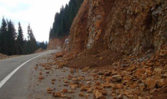 Odron na Brajićima, povrijeđen vozač