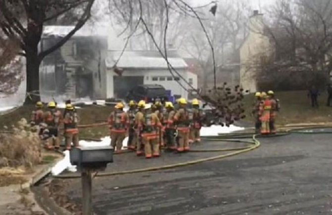 Avion pao na kuću, troje poginulo