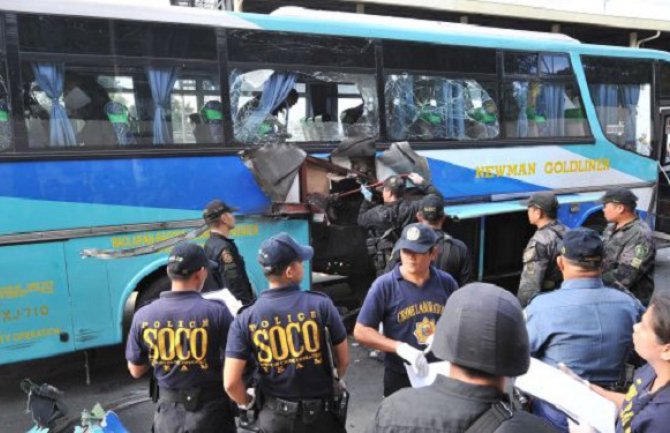 Manila: U autobusu eksplodirala bomba