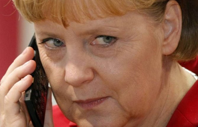 Merkel: Još bez osnove za pregovore o novom paketu za Grčku