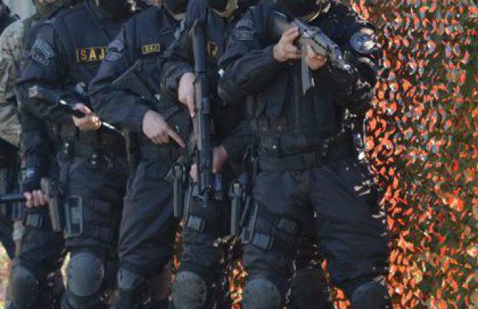 Specijalci upali u pogrešnu kuću, tukli vlasnike