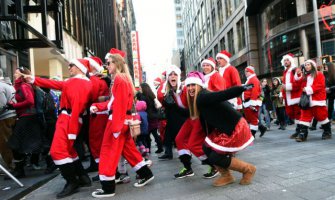 Počela parada Deda Mrazova u Njujorku