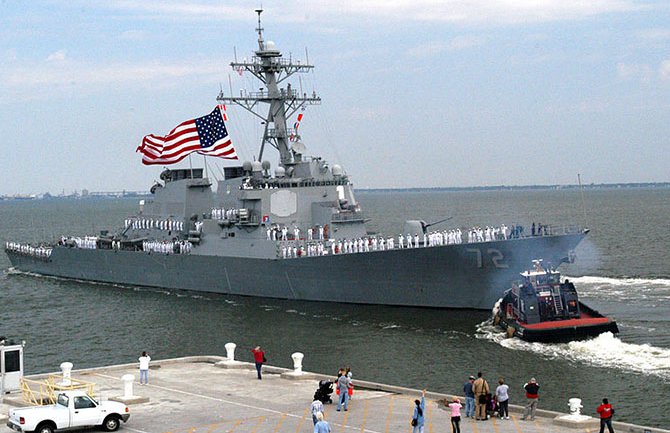 Američki mornari deset mjeseci gledali koleginice dok se tuširaju