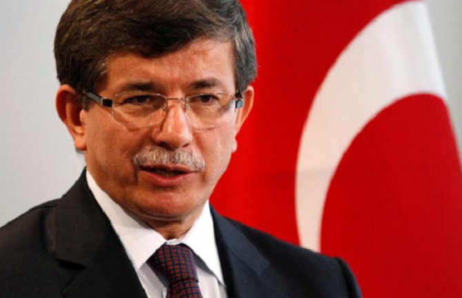  Davutoglu: Želimo da Turci, Kurdi i Arapi budu braća