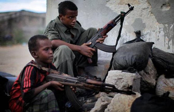 Oko 10.000 djece u Centralnoafričkoj Republici obučeno da budu vojnici