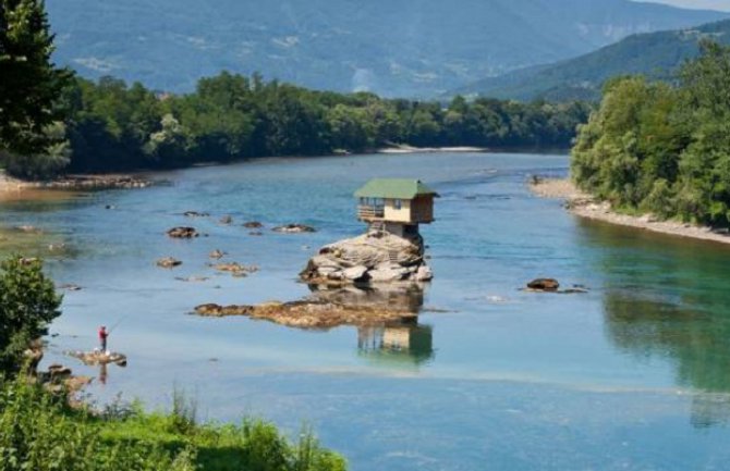 Svijet se ponovo zaljubio u kućicu na Drini