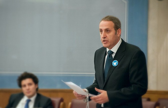 Popović: Unutrašnja dešavanja ne mogu 