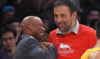 Divac pogodio trojku sa pola terena za 90.000 dolara (VIDEO)