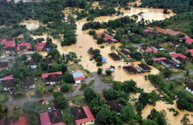 Poplave u Maleziji odnijele pet života,120.000 ljudi evakuisano