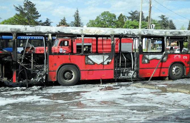 Beograd: Zapalio se autobus