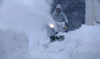 Obilne snježne padavine napravile  veliki metež širom Evrope