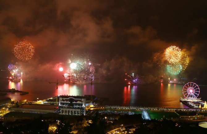 Novogodišnje slavlje u svijetu: Moskva,Madrid, Njujork, Baku(FOTO)