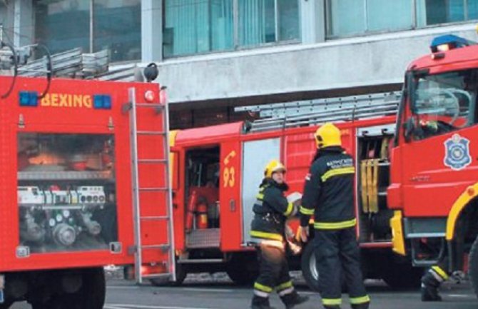 Gorio stan u Makedonskom naselju, zapalio se protočni bojler