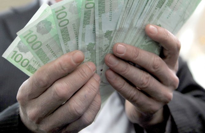 Više kredita, niže kamatne stope