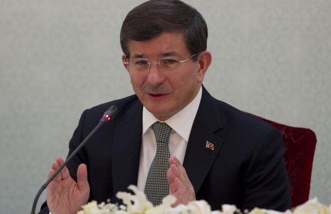 Davutoglu: Napad u Parizu ne može se povezati sa islamom