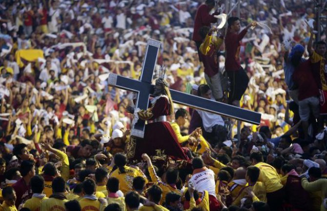 Jedna osoba preminula, 600 povređenih u vjerskoj procesiji 