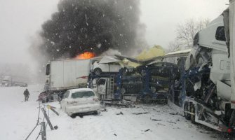 Lančani sudar 123 vozila, eksplodirao kamion sa vatrometom (VIDEO)