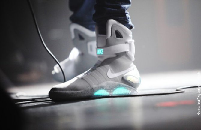 Stižu samovezujuće patike!