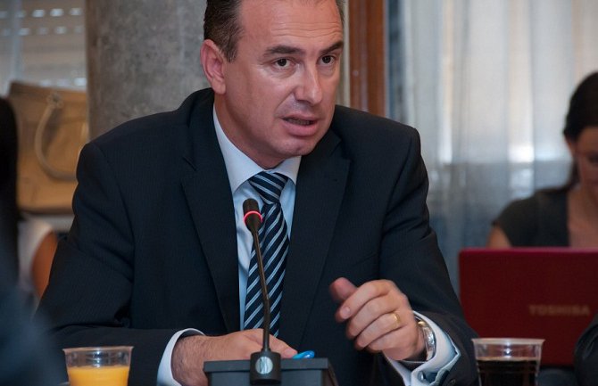 Đeka pozvao Đeljošaja da podnese ostavku