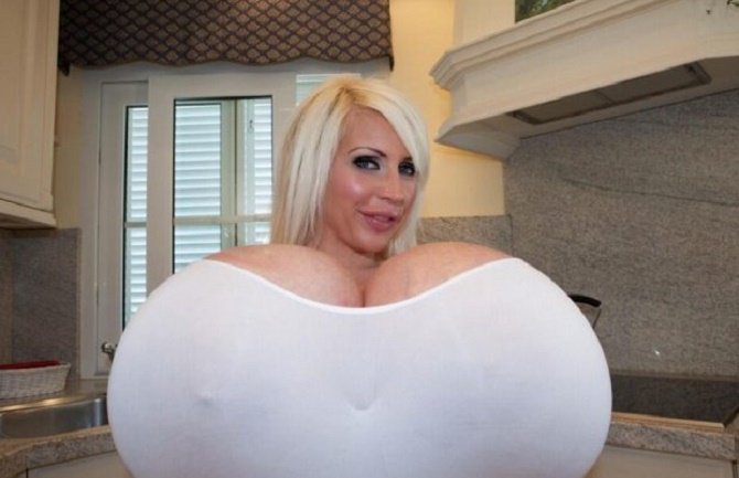 Ona ima najveće silikonske grudi na svijetu (FOTO)