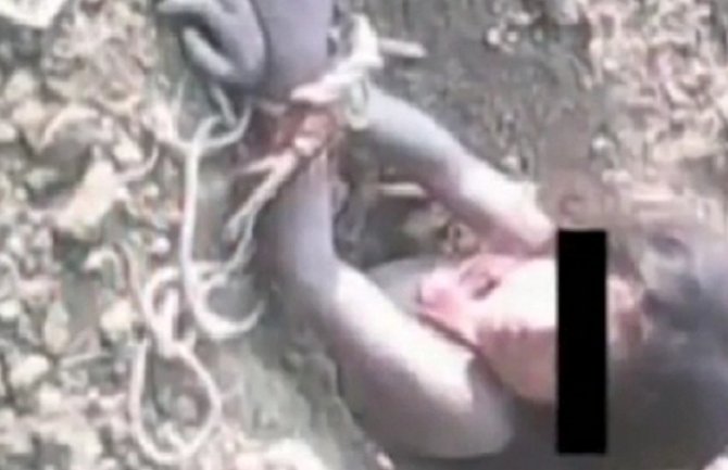 Umalo zakopao ćerku živu - jer je djevojčica (Video)