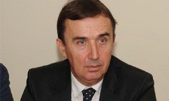 Politika je ozbiljnija od vaše književne pornografije