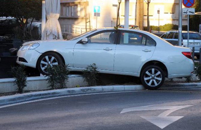 Kolima uletio u zgradu, šest osoba povrijeđeno