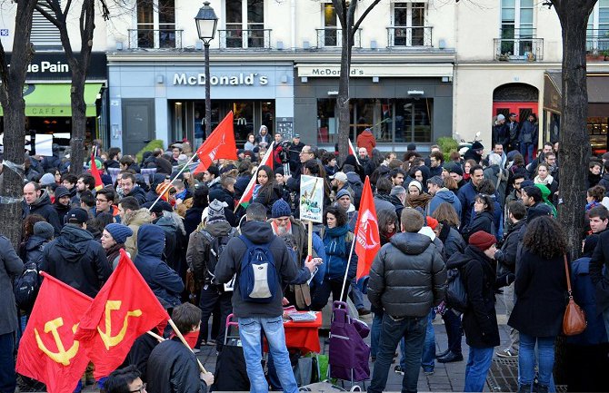  Nekoliko stotina ljudi na protestu protiv islamofobije i rasizma