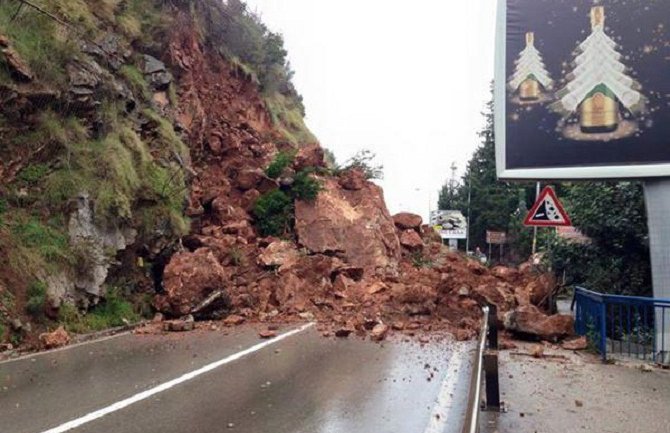  Saobraćaj u prekidu zbog odrona