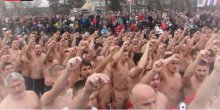 Grupna zakletva plivača za Časni krst (VIDEO)