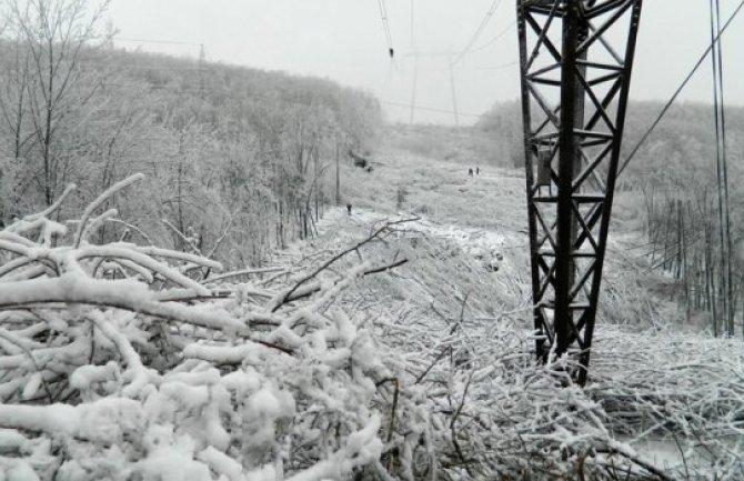 Petnjica i dio sela u Pljevljima dobili struju, ekipe i dalje na terenu