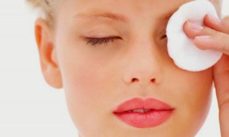 Zbog ovoga obavezno morate da skinete maskaru pred spavanje