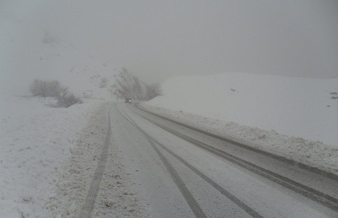 Na putnom pravcu Šavnik - Žabljak saobraćaju samo putnička vozila