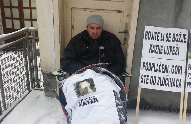 Ubistvo Meha Agovića: Protest protiv psihijatrijskog vještačenja 