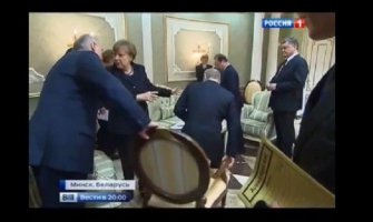 Lukašenko izmakao stolicu Putinu (VIDEO)