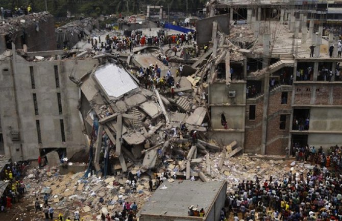 Indija: Srušila se zgrada, najmanje 13 mrtvih