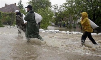 Crna Gora poslala humanitarnu pomoć poplavljenima u Albaniji
