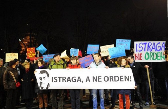 Protest zbog odlikovanja Dikovića