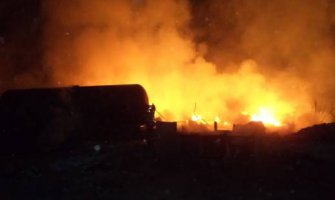 SAD: Zapalio se voz sa naftom