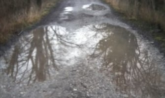 Prekinuti sa praksom  duplih aršina kada je u pitanju putna infrastruktura kroz prigradska naselja