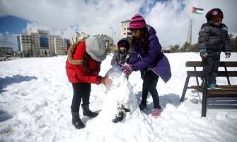 Ramala: Palestinska djeca uživaju u sniježnim ljepotama