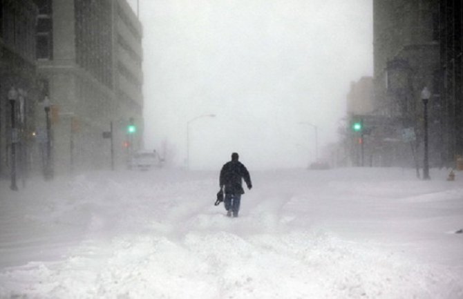 Zbog snijega otkazano hiljadu letova sa aerodroma u Dalasu