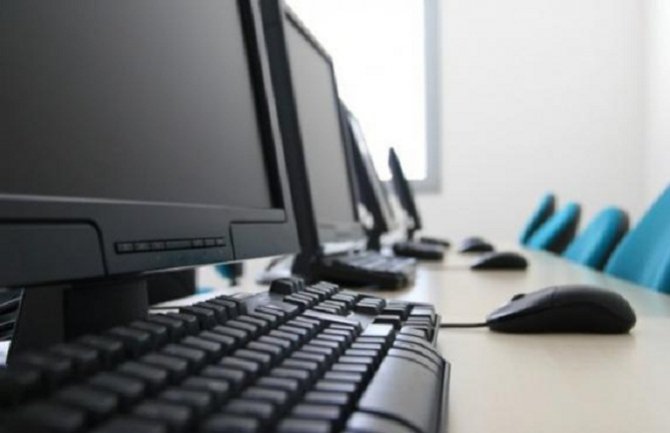 IT oprema isporučena Prirodno matematičkom fakultetu i u devet osnovnih škola