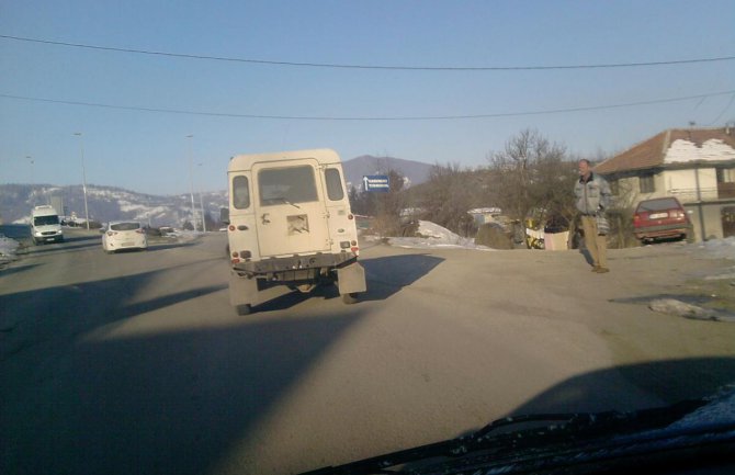 Granična policija ne poštuje zakonske propise, vozi neregistrovano službeno vozilo