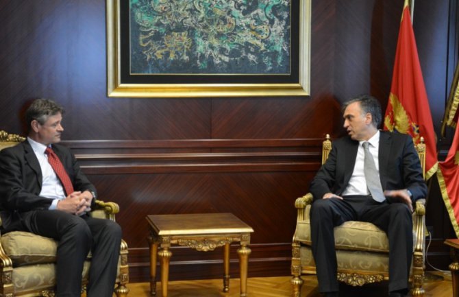 Ojačati ekonomsku saradnju sa Švajcarskom