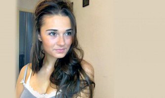 Ovo je kompletan Cucin porno film (VIDEO 18+)