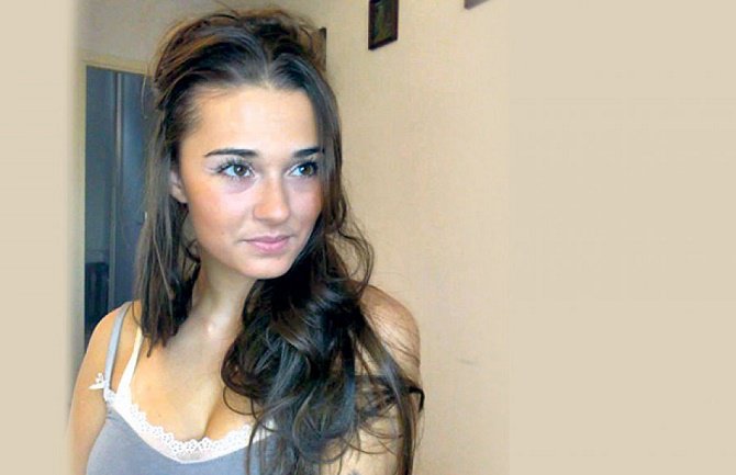 Ovo je kompletan Cucin porno film (VIDEO 18+)